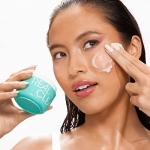 Real Techniques Real Clean Face Erase Makeup Removing Balm, Hydrating Cleansing Balm, Melt Away Stubborn Makeup, With Hyaluronic Acid & Vitamin A, 2 fl. oz/56.7 g Jar - Image 7